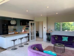WOW - Just renovated July 2021 + Hot Tub + Panoramic Views!